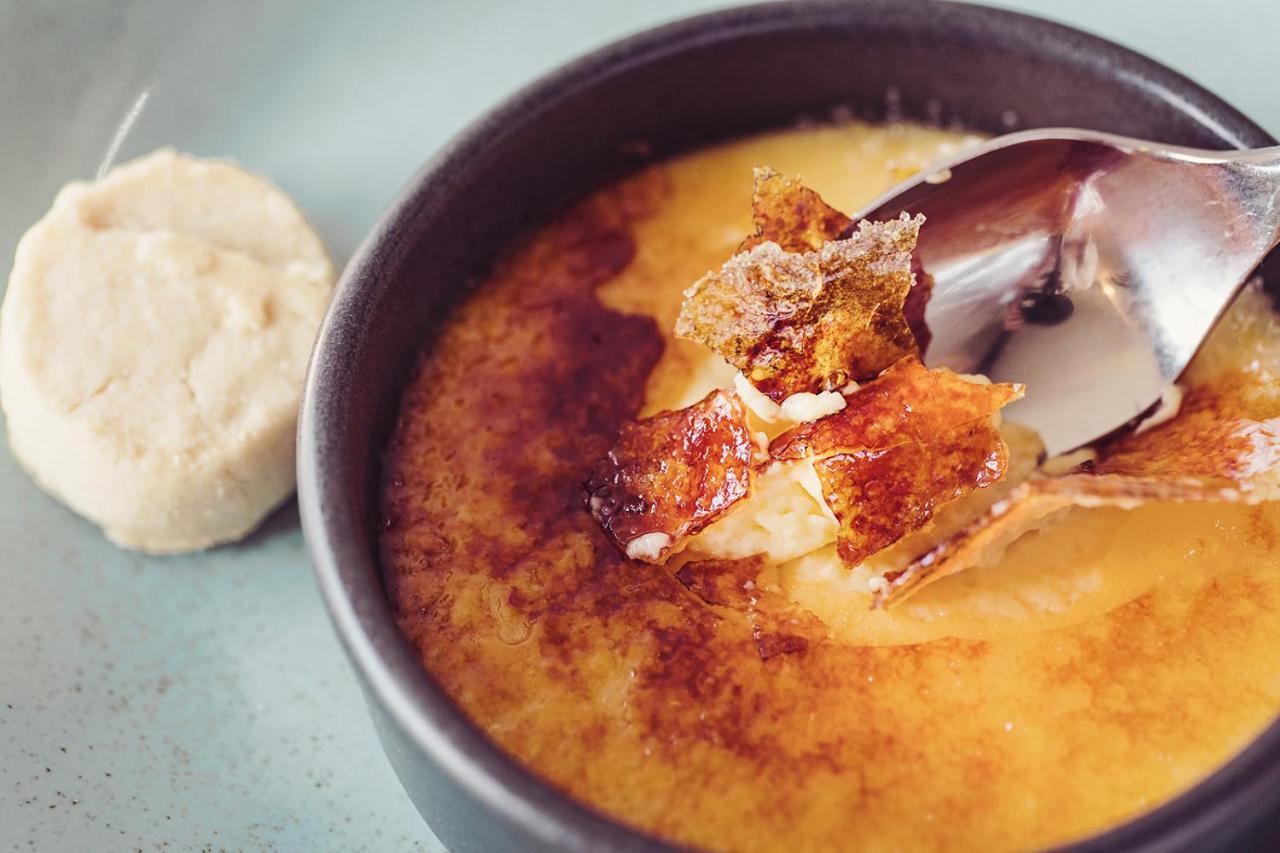 فندق لونغلاندس إن آند كوتيدجيز كارنفورث المظهر الخارجي الصورة Croutons in a soup