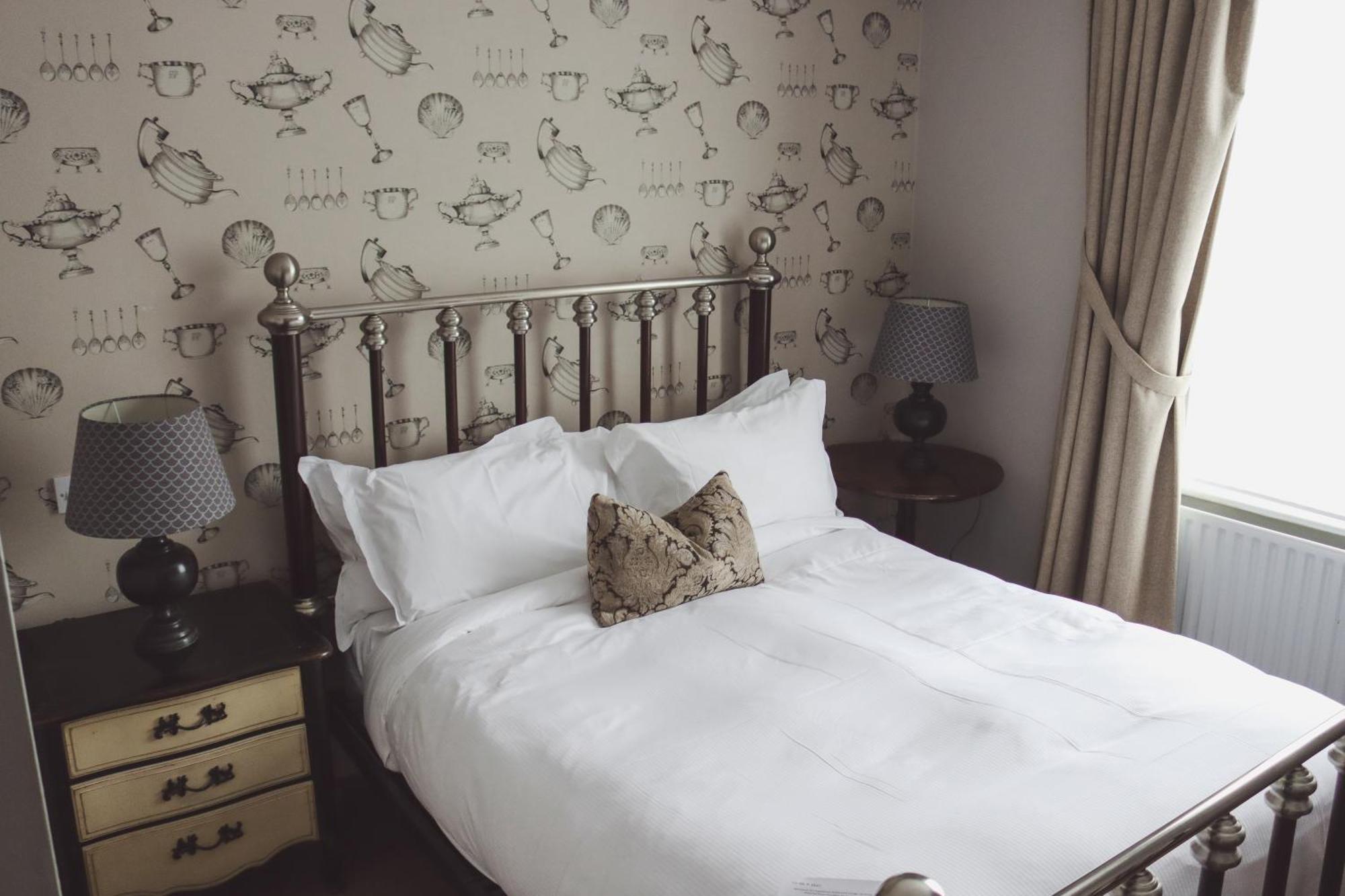 فندق لونغلاندس إن آند كوتيدجيز كارنفورث المظهر الخارجي الصورة A bedroom at the hotel