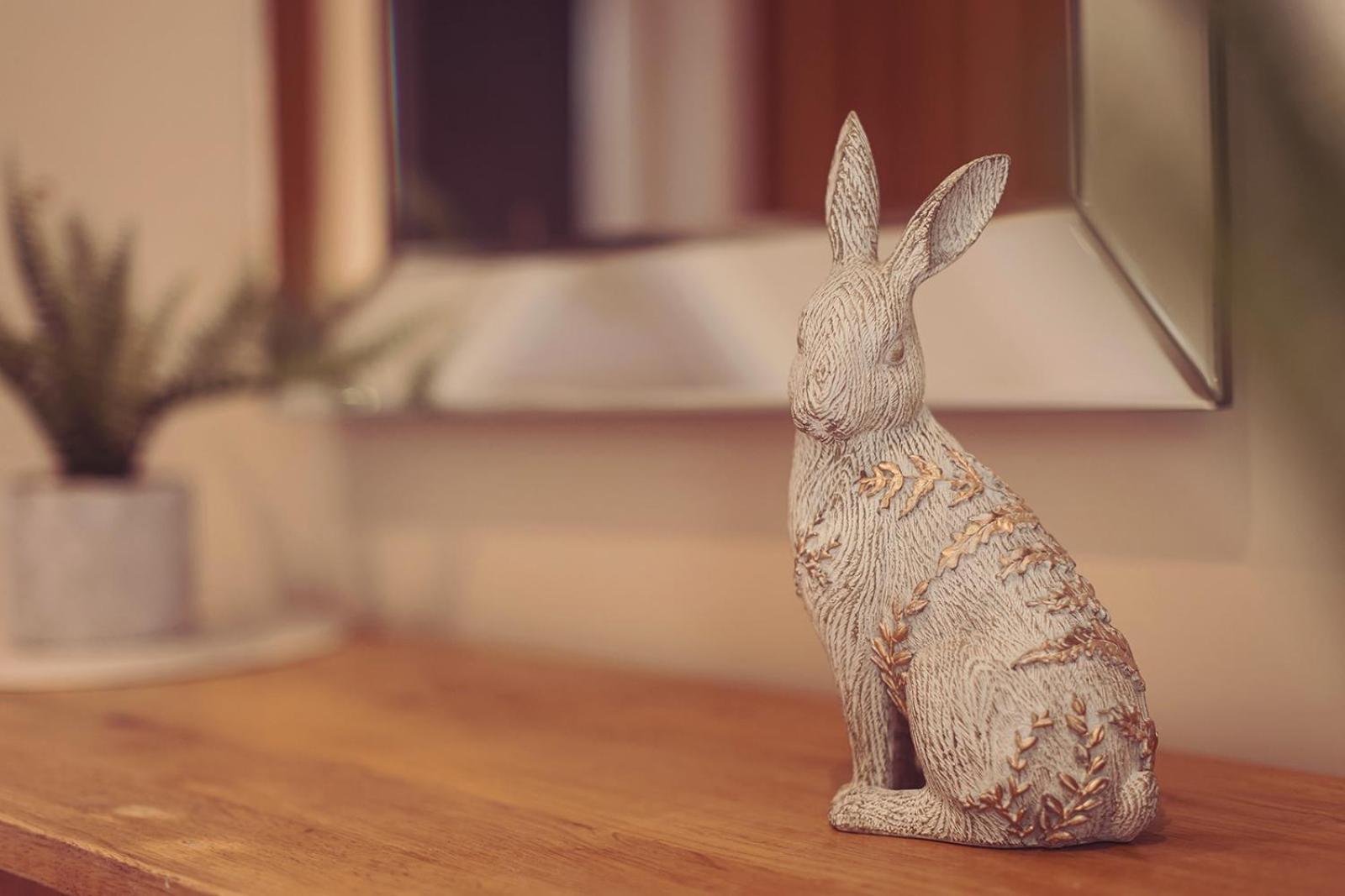 فندق لونغلاندس إن آند كوتيدجيز كارنفورث المظهر الخارجي الصورة A rabbit figurine