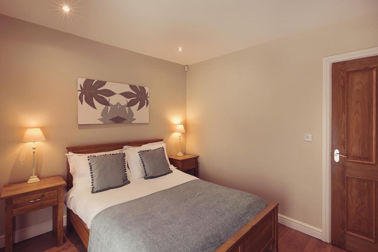 فندق لونغلاندس إن آند كوتيدجيز كارنفورث المظهر الخارجي الصورة A bedroom at the hotel