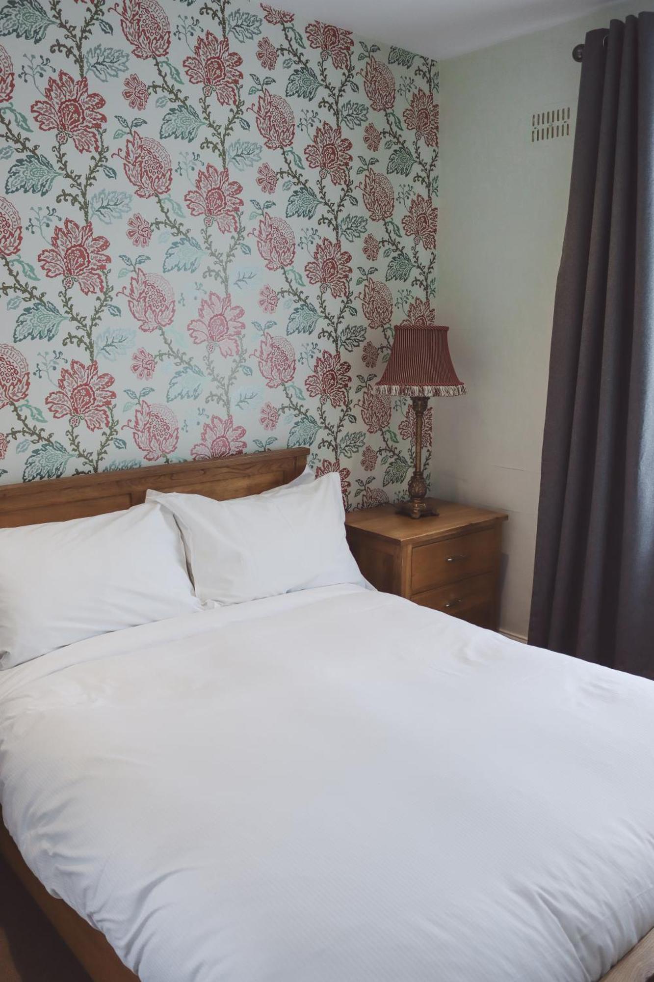فندق لونغلاندس إن آند كوتيدجيز كارنفورث المظهر الخارجي الصورة A bedroom at the hotel