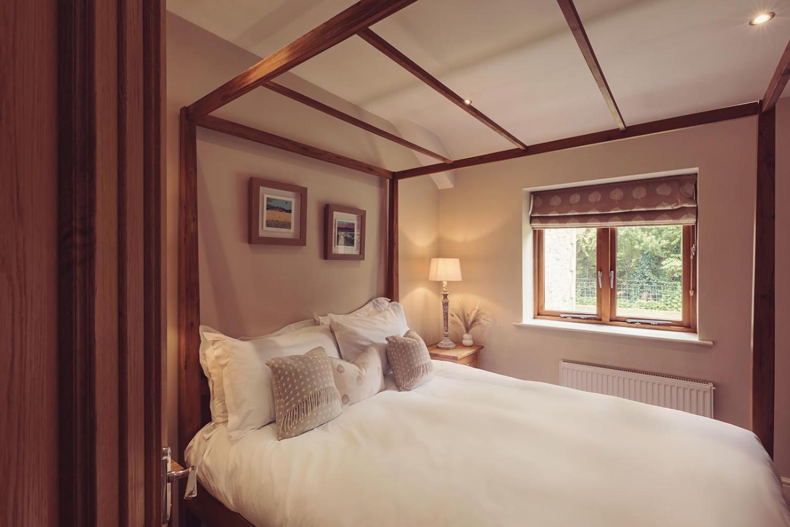 فندق لونغلاندس إن آند كوتيدجيز كارنفورث المظهر الخارجي الصورة A bedroom at the hotel