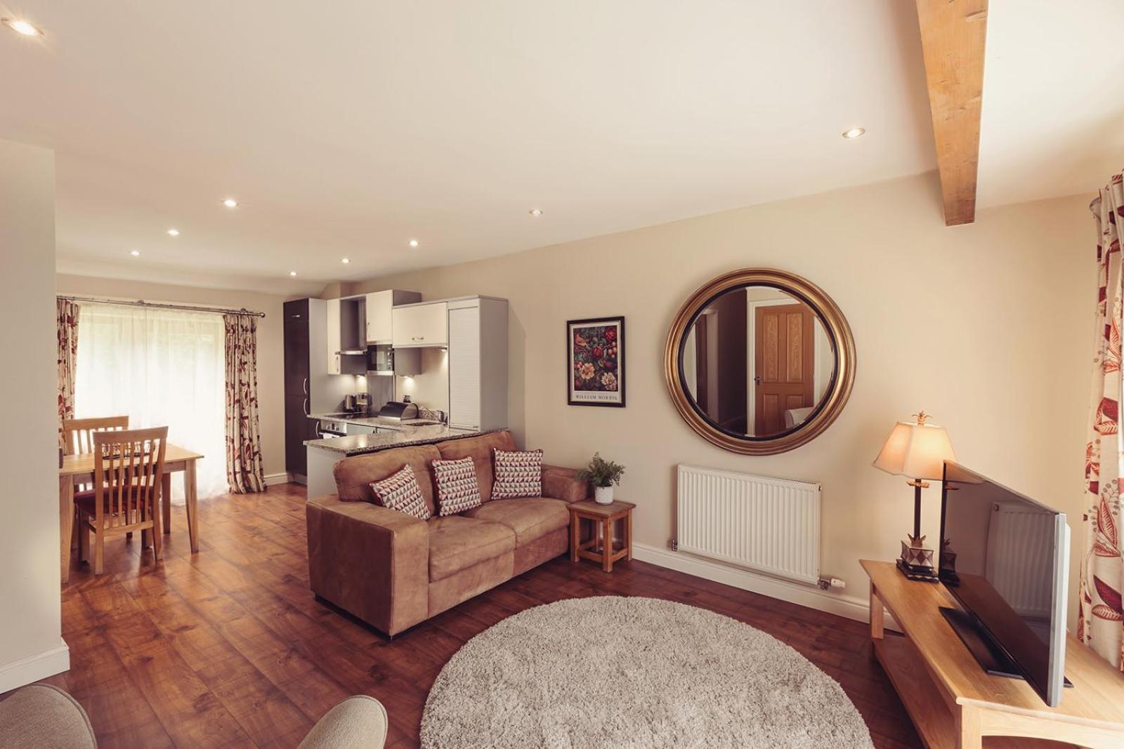 فندق لونغلاندس إن آند كوتيدجيز كارنفورث المظهر الخارجي الصورة Interior of a typical apartment