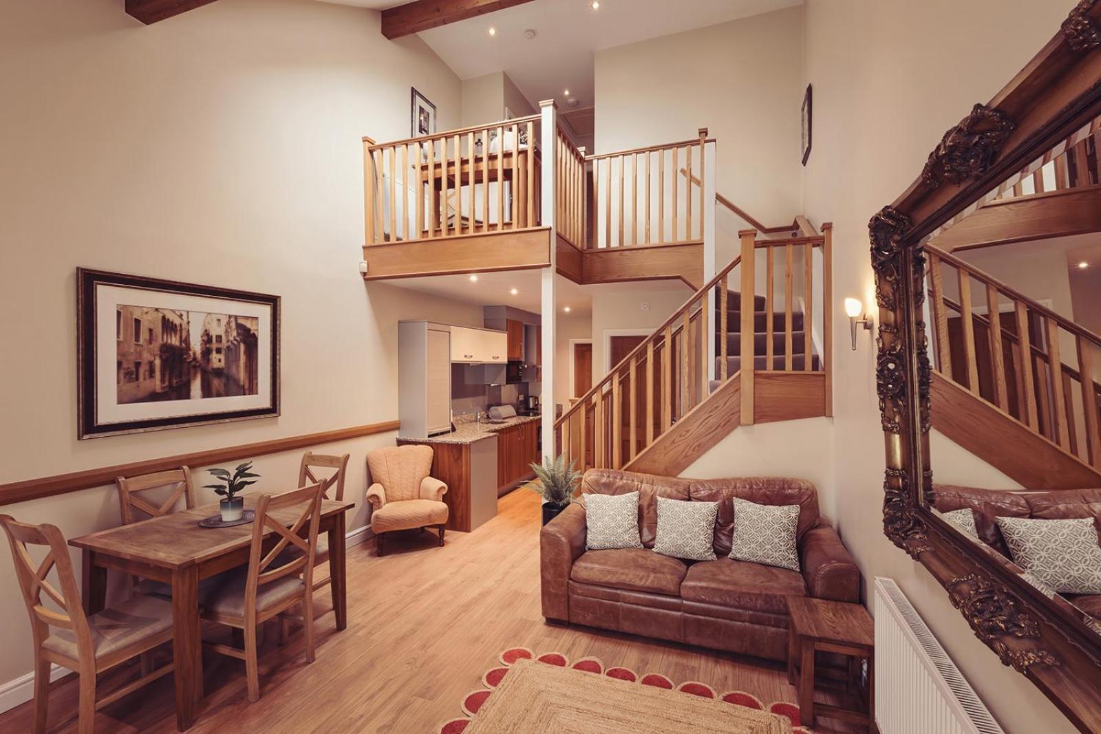 فندق لونغلاندس إن آند كوتيدجيز كارنفورث المظهر الخارجي الصورة Interior of a typical apartment